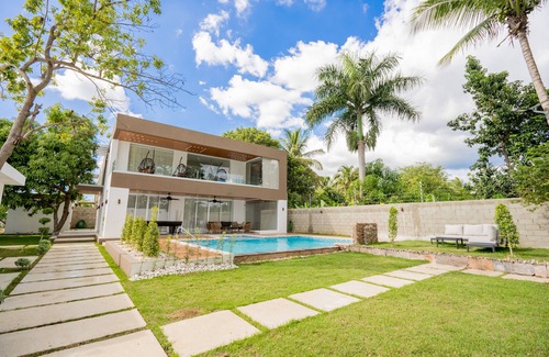 Villa Gonzalez Villa | Luxurious Family Villa - Located Santiago de los caballeros.