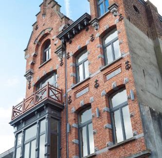 Ronse House | Luxueus vakantiehuis in hartje Ronse met 7 slaapkamers & badkamers
