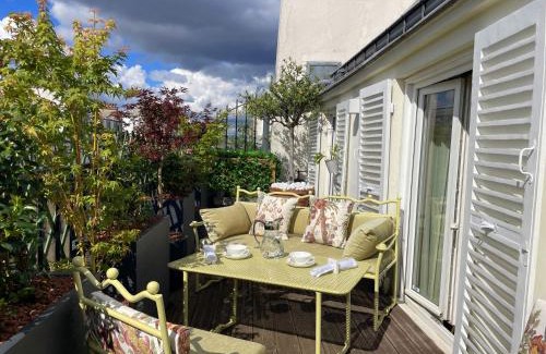 Faubourg-du-Roule Apartment | Luxueux Appartement, avec terrasse vue Champs-Élysées