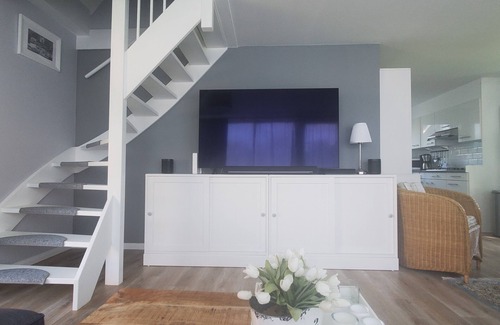 Sint Maarten House | Luxuriöses Ferienhaus mit Terrassenüberdachung, WLAN, Gemeinschaftspool, E-Bikes