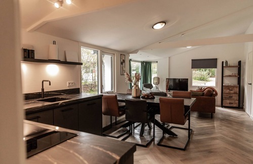 Exloo House | Luxuriöses Ferienhaus für 6 Personen in Einem Waldgebiet
