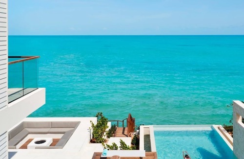 Venetian Road Settlement Villa | Luxurious Oceanfront Villa | Infinity Pool, Views