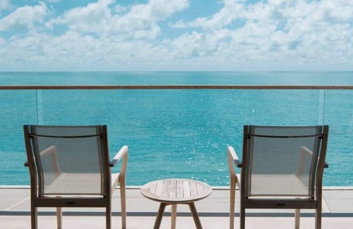 Venetian Road Settlement Villa | Luxurious Oceanfront Villa | Infinity Pool, Views