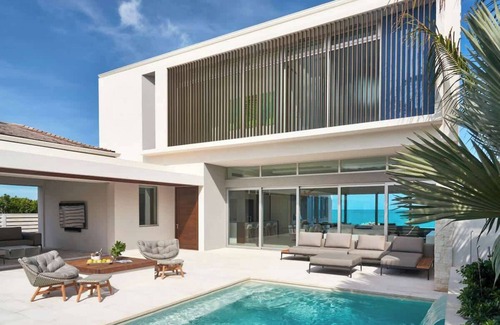 Venetian Road Settlement Villa | Luxurious Oceanfront Villa | Infinity Pool, Views