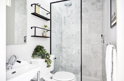 Angel Apartment | Luxurious 1 Bedroom Apartment - minutes from Angel Tube St.