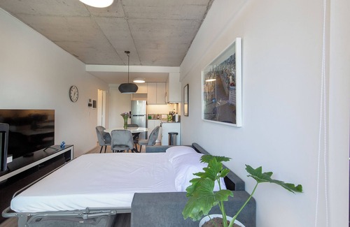 Abasto Apartment | Luxurious 1 Bedroom with Huge private Balcony - 1 GB Wifi and 4 Seasons Mattress