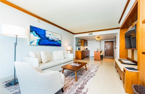North Beach Apartment | LUXURIOUS 1 BR CONDO WITH OCEAN VIEW, POOL AND SPA