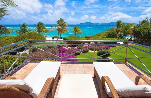South Hill Villa | Luxurious 10 bedroom villa with private beach, tennis court, pavilion and a gym