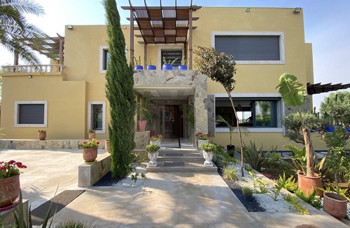 Ouled Tayeb Villa | Luxurious 10 bedroom villa with swimming pool.