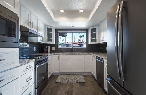Palm Springs Condo | Luxurious 2 bedroom, 2 bath upper unit [7-night min.]