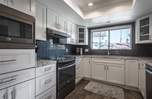 Palm Springs Condo | Luxurious 2 bedroom, 2 bath upper unit [7-night min.]