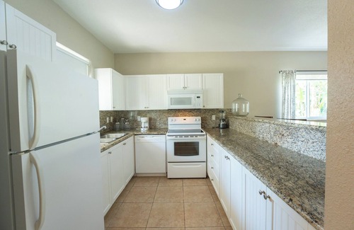 Alice Town Apartment | Luxurious 2 Bedroom Condo in Bimini Bay Community: Your Gateway to Paradise