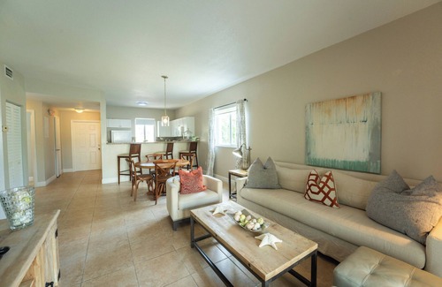 Alice Town Apartment | Luxurious 2 Bedroom Condo in Bimini Bay Community: Your Gateway to Paradise