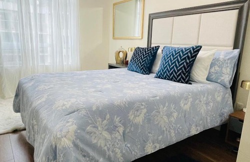 Davisville Apartment | Luxurious 2 bedroom Condo