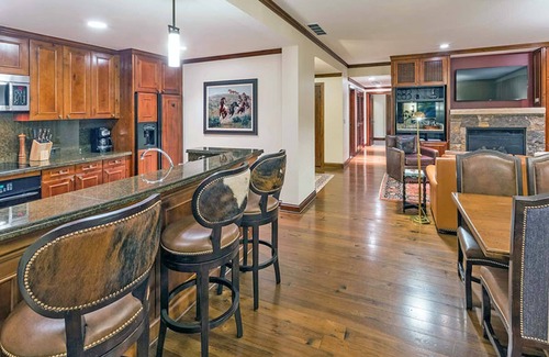 Aspen Condo | Luxurious 2 Bedroom in Aspen - Family Friendly Resort On The Slopes!