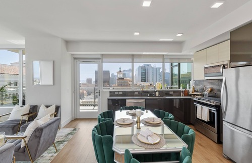 East Village Apartment | Luxurious 2-bedroom Penthouse in downtown San Diego with WiFi and fitness room
