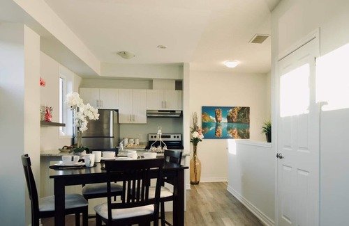 Beamsville House | Luxurious 2 Bedroom Townhouse