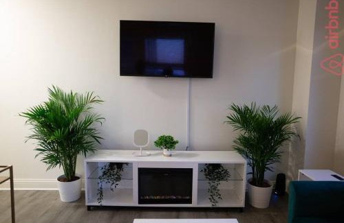 Mile Square Apartment | Luxurious 2 Bedroom Downtown City Views!