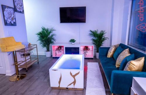 Mile Square Apartment | Luxurious 2 Bedroom Downtown City Views!
