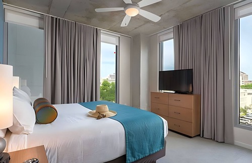 Civic District Hotel | Luxurious 2BR Presidential Suite - Great Views Rooftop Pool! Sept 7 - 11, 2025.