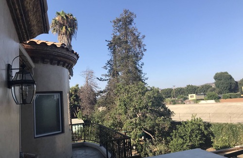 Del Rey House | Luxurious 3 BD in Culver City with Pool& Hot Spa