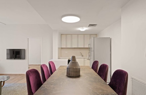 Jerusalem Apartment | Luxurious 3-Bdr In King David Street with Parking