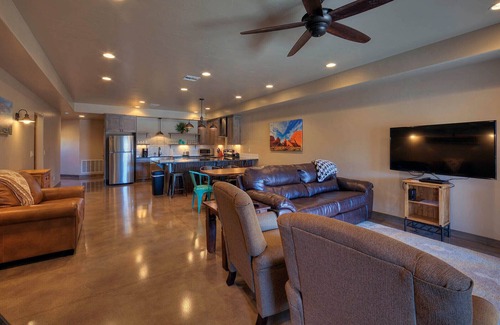 Moab South Valley House | Luxurious 3 bedroom, 2 bathroom townhome. Sleeps 7, panormic views of red rocks.