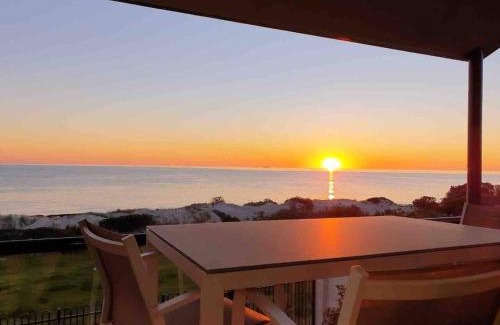 West Lakes Shore Apartment | Luxurious 3 bedroom beachfront - panoramic views