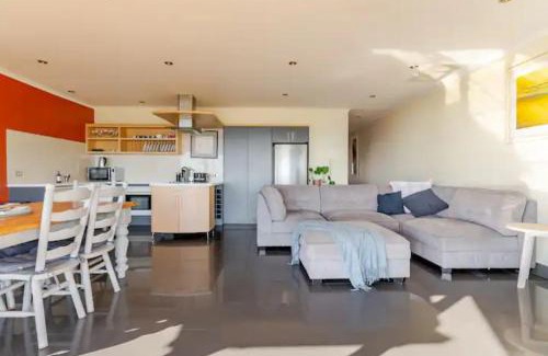 West Lakes Shore Apartment | Luxurious 3 bedroom beachfront - panoramic views