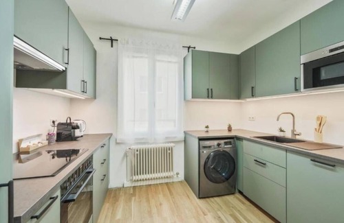 Innere Stadt Apartment | Luxurious 3-Bedroom Getaway in the Heart of Vienna Near Stephansplatznnnnnnn