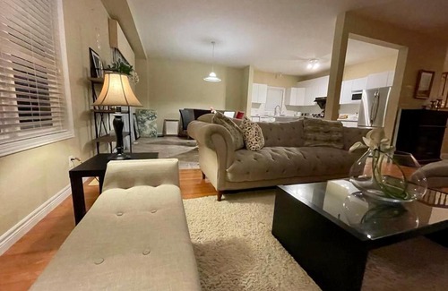 Waterloo Villa | Luxurious 3 bedroom High end villa with Lounge and Fireplace