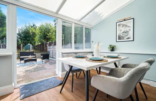 Sutton Coldfield House | Luxurious 3 Bedroom House with Parking 73B - Top Rated - Netflix - Wifi - Smart TV