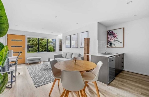 Hadfield House | Luxurious 3-Bedroom Retreat