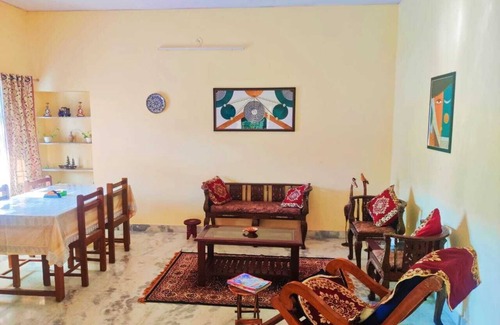 Vaishali Nagar Apartment | Luxurious 3 BHK Independent Urban Retreat Homestay
