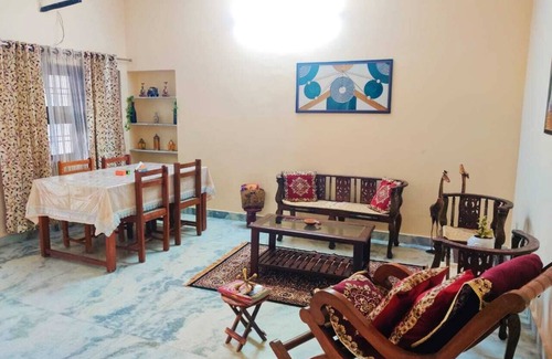 Vaishali Nagar Apartment | Luxurious 3 BHK Independent Urban Retreat Homestay