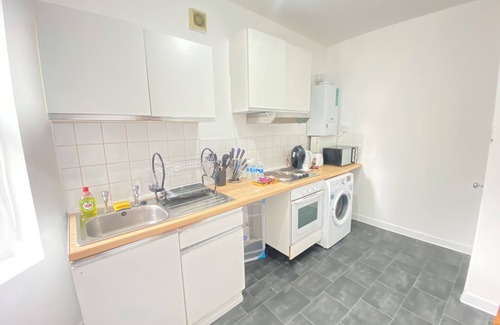 Wood Green Apartment | Luxurious 3 Rooms in Greater London