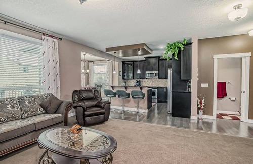 Panorama Hills House | Luxurious 4 BR Home close to amenities in NW - Minutes to DT, Airport, Stampede