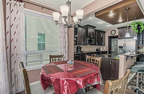 Panorama Hills House | Luxurious 4 BR Home close to amenities in NW - Minutes to DT, Airport, Stampede