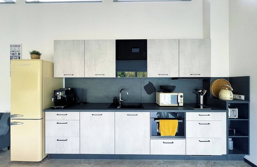 Wachtberg Apartment | Luxurious 4-room penthouse with jacuzzi, roof terrace, parking space, e-charging station