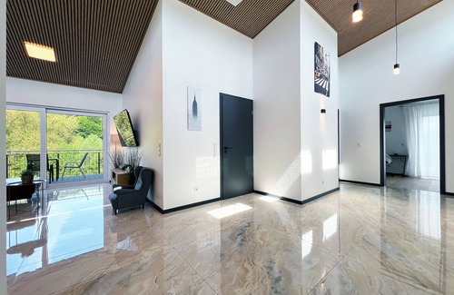 Wachtberg Apartment | Luxurious 4-room penthouse with jacuzzi, roof terrace, parking space, e-charging station