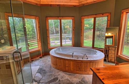 Mulmur Other | Luxurious 5 bdrm,4 bath farmhouse in Mulmur!4 Season Country Getaway!Swim & Ski!