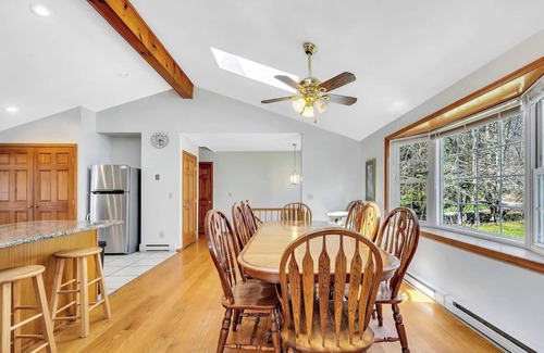 Pocono Lake House | Luxurious 5 Bed /3 Bath Cozy Retreat with A/C!