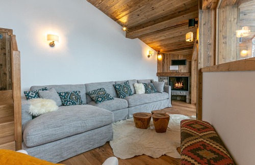 Val-d'Isere Apartment | Luxurious 5-Bedroom Chalet Apartment with Panoramic Mountain View, Wi-Fi, and Garage