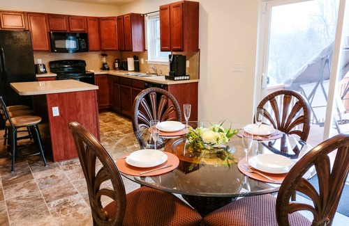 Long Pond House | Luxurious 5 Bedroom House- Lake Access- Mins Away From Kalahari, Camelback