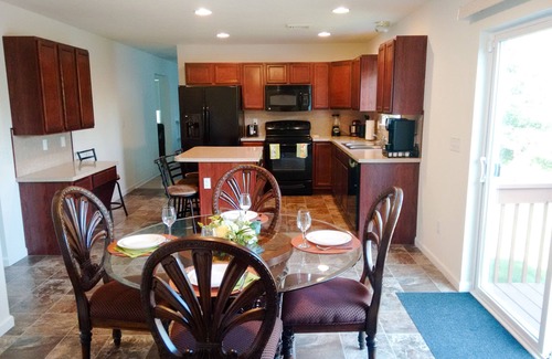 Long Pond House | Luxurious 5 Bedroom House- Lake Access- Mins Away From Kalahari, Camelback