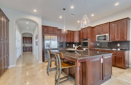 Canyon Trails West House | Luxurious 5-Bedroom House with 3 King Beds & Resort-Style Pool!