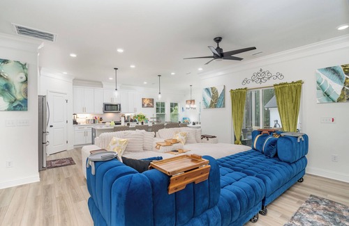 Hayes House | Luxurious 5-bedroom house with swim-spa, fitness&weight room, game room, & more!