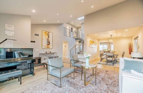 City of Industry House | Luxurious 5B4B Home with Pool and View