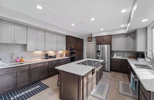 Glenelg House | Luxurious 6-bed home with 3-acre yard, ideal for family gatherings. Book now!