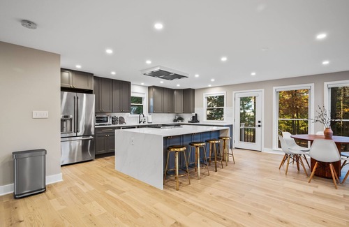 Tysons House | Luxurious 6BR Home ★ Heart of Tysons ★ Ideal for Families